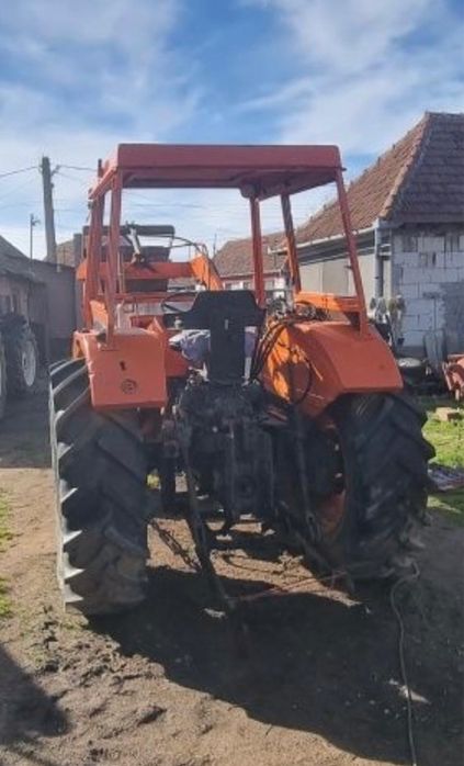 Vand tractor fiat cu incarcator frontal