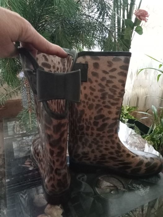 Продам резиновые сапоги