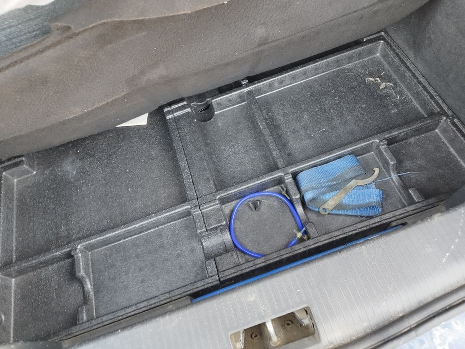 Bara fata grila capota Opel Astra H dezmembrari dezmembrez