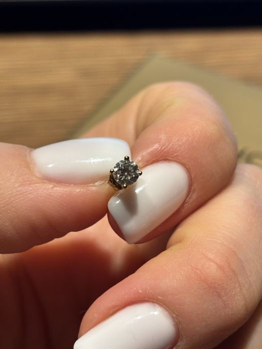 Un Cercel cu diamant natural 0.225 ct kultho