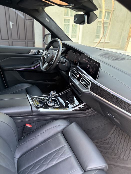 Bmw X7 M50i 4.4 full option