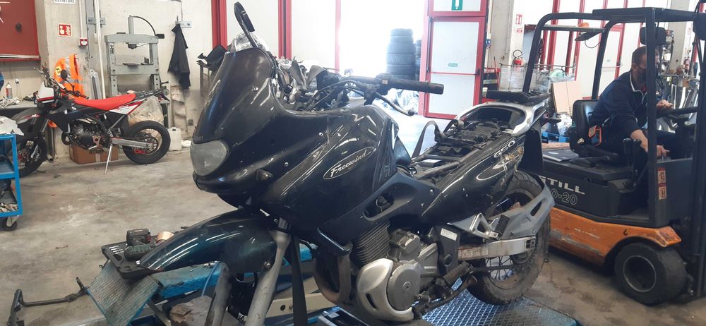 Мотоциклет Сузуки Фриуинд(фривинд) (Suzuki Freewind ) 650- на части!