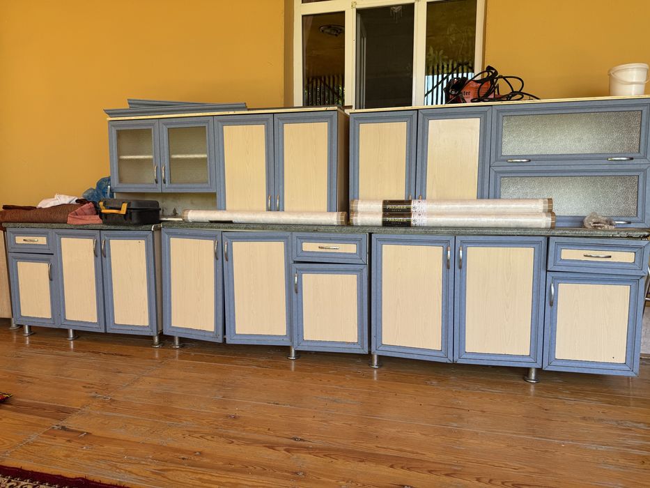 Oshxona mebel foydalansa boladi holati yaxshi katta mebel kop narsa