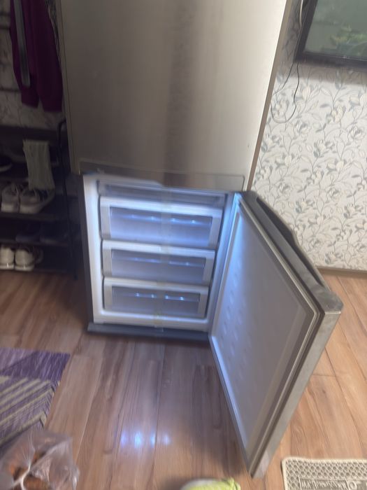 Холодильник Samsung