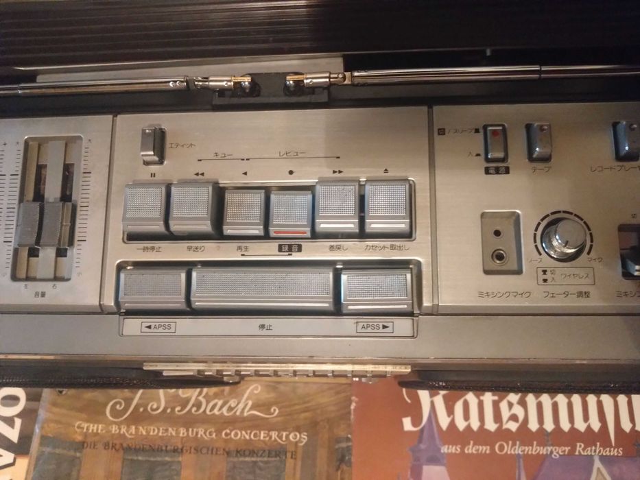 SHARP Gf 508SB la 230V AM/FM radio tape recorder