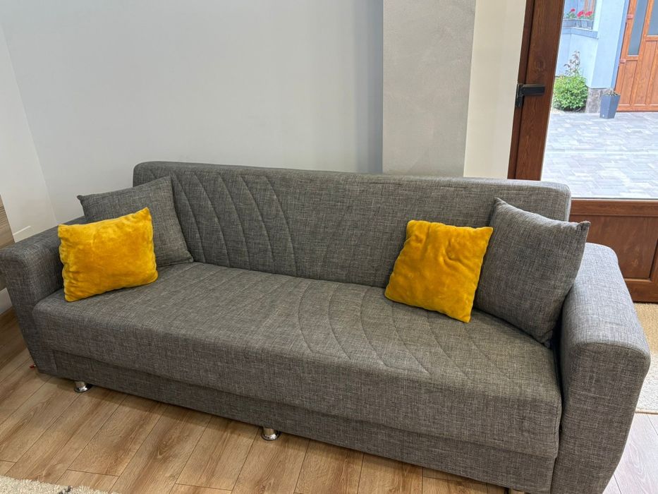 Vand 2 canapele extensibile