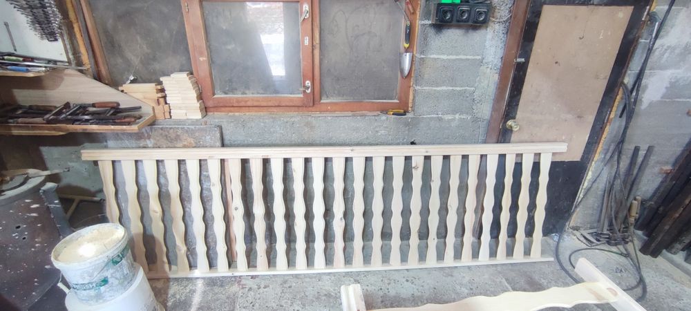 Дървен парапет от масив