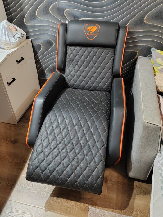 Продаётся игровое кресло Caugar
