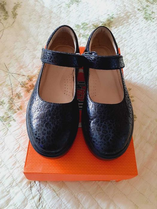 Супер шикарные, кожаные туфли на девочку!