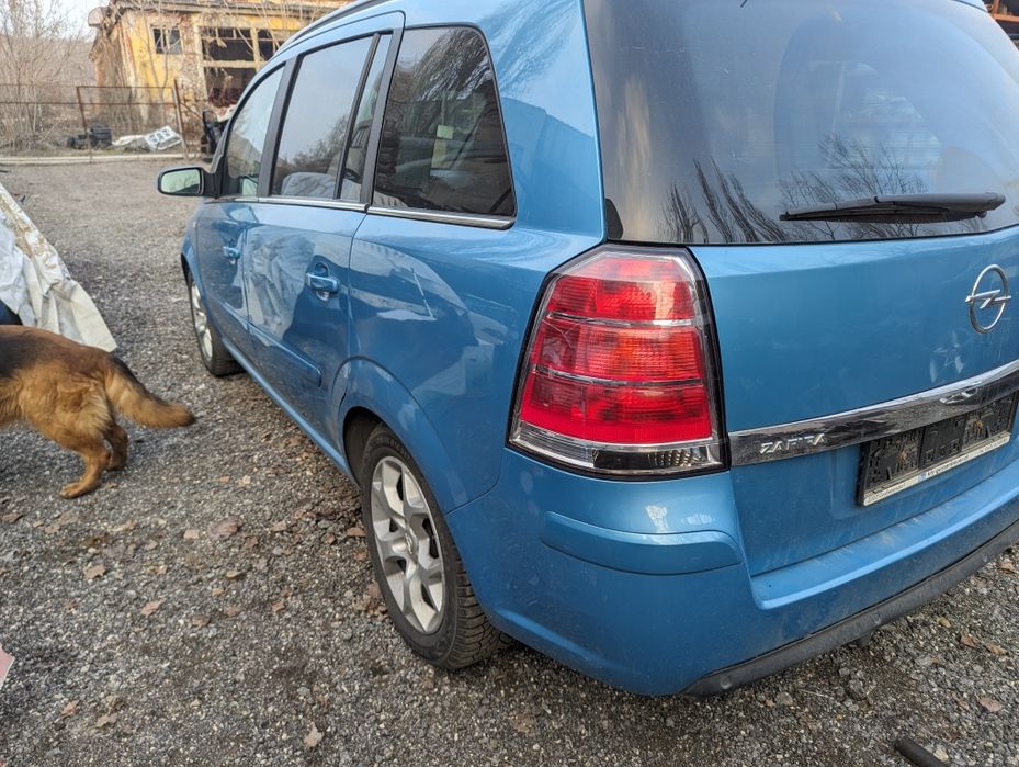 Zafira B на части