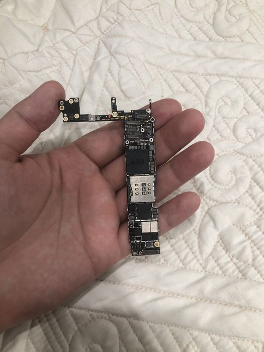 Материнская плата iphone 6(нерабочая)
