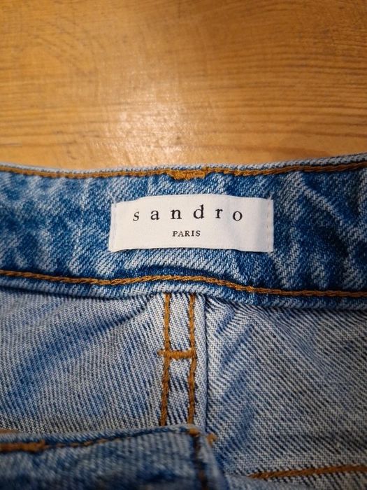 Sandro прави дънки с два реда закопчаване, размер 38