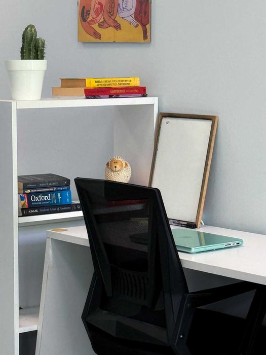 Бюро подходящо за офис, home office, работно помещение или учебен кът