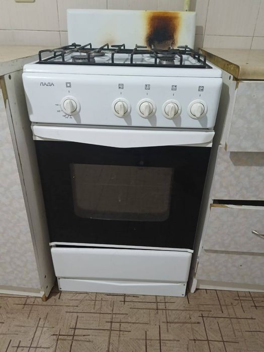 Продам газовую плиту