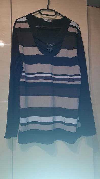 Vand bluza neagra cu maro