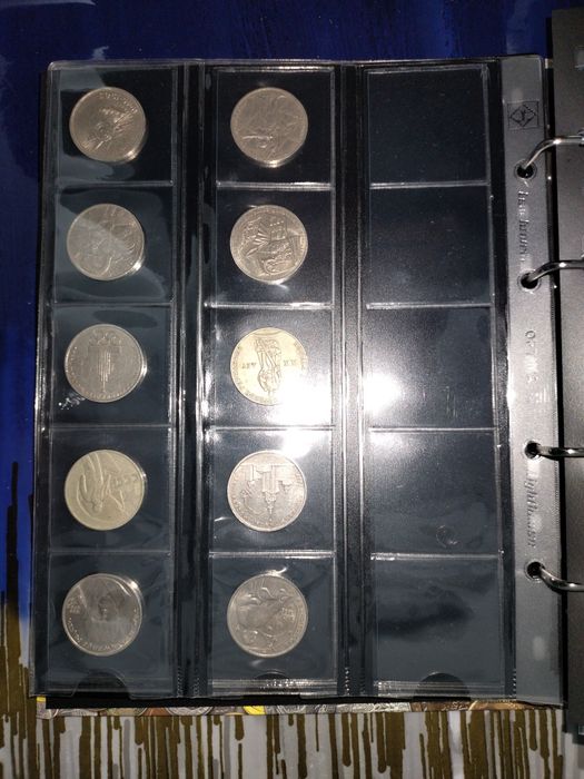 Продам альбом с монетами