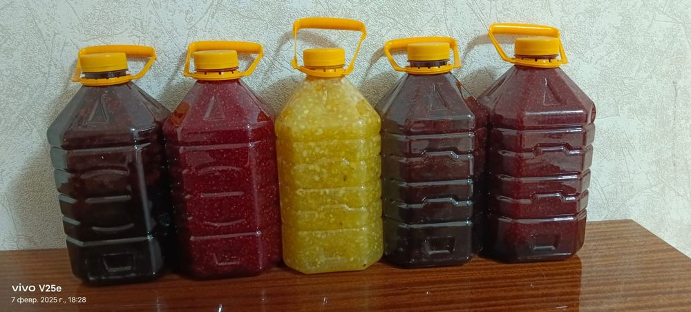 Домашнее натуральные варенье из малины клубники и лимон имбирь