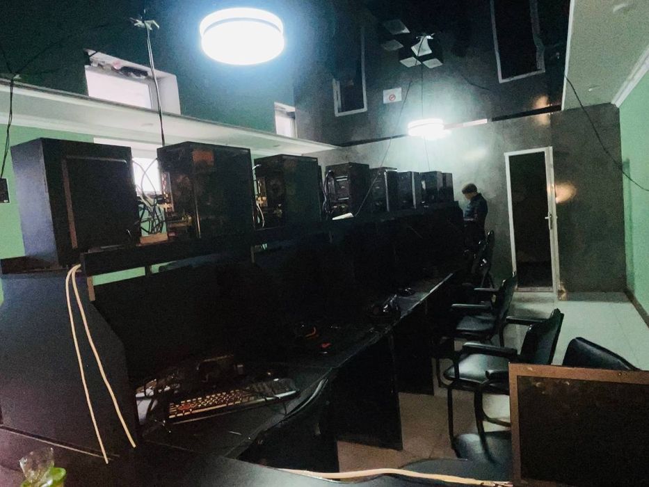 Kompyuter sotiladi 4 komplekt