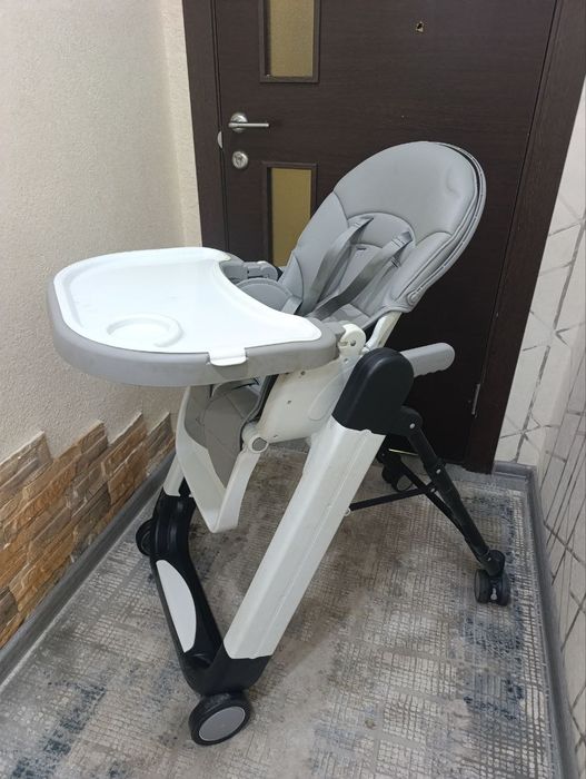 Столик для кормления малышей.