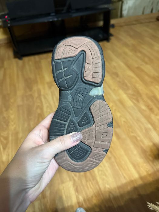 Продам кроссовки