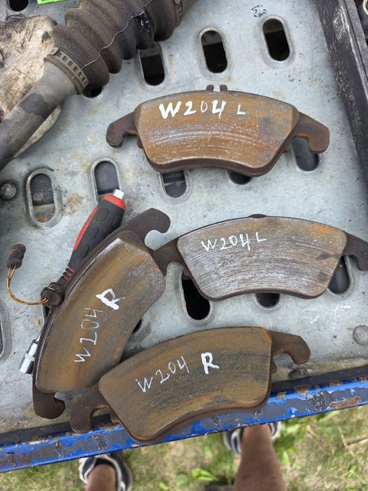 Предни Накладки за Mercedes W204 на Bosch