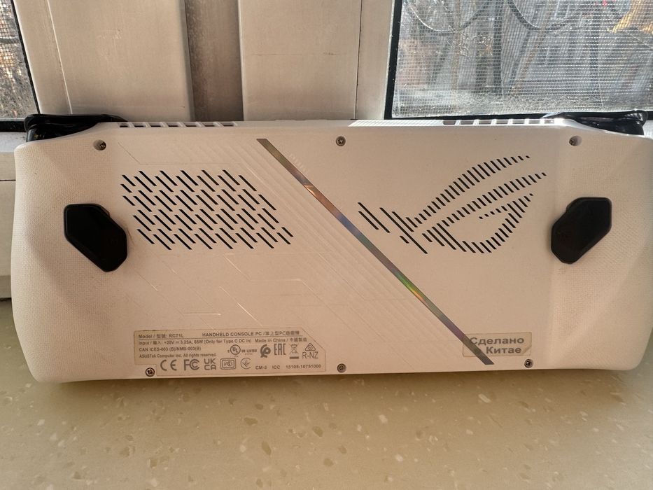 asus rog ally z1 extreme 64gb ram/ 2tb ssd