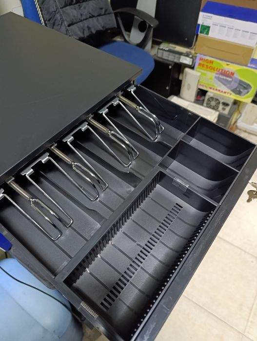 Ново Касово чекмедже с банкнотник сейф за пари.