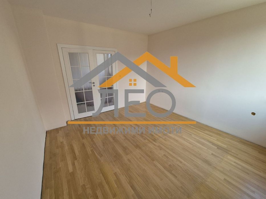 Продава се Тристаен апартамент в Севлиево - 117 кв.м за 1069 €/кв.м - Снимка #3