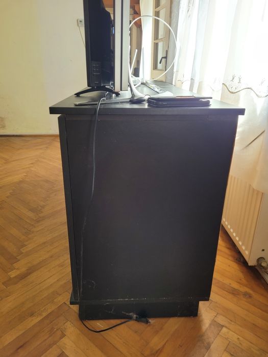 Noptiera cu usi si rafturi glisante
