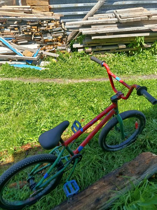 Продам велосипед BMX красно-зелёный