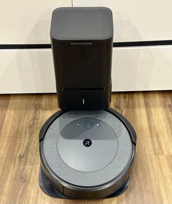 Roomba i3 + Clean Base