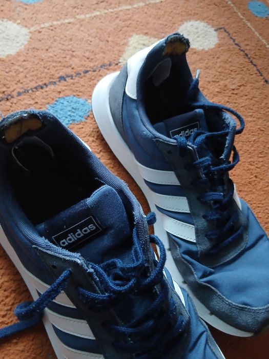 Adidași.  adidas