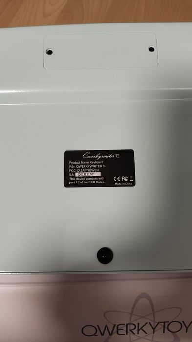 Нова ретро клавиатура Qwerkywriter S,