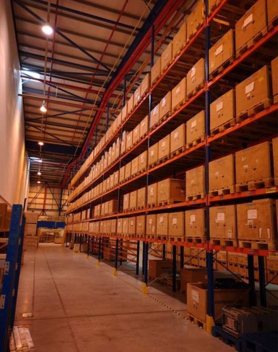 Vand rafturi metalice depozitare euro paleti si incarcarea manuala