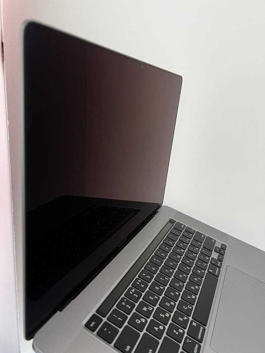 MacBook Pro 16” 2019 | i7 | 16GB RAM | 512GB SSD | Defect ecran