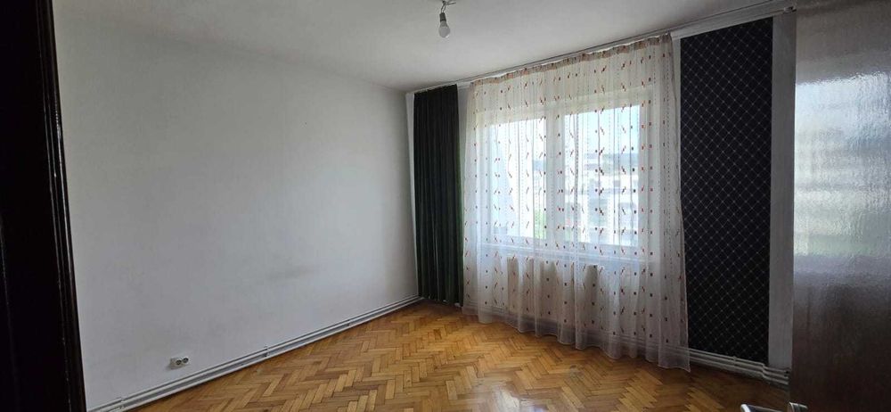 Apartament 65mp Targu Mures, Cartierul Tudor decomandat, 3 camere, 2 bai, balcon, etaj 3