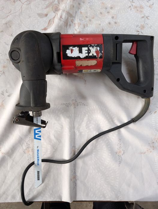 Продавам саблен трион Flex