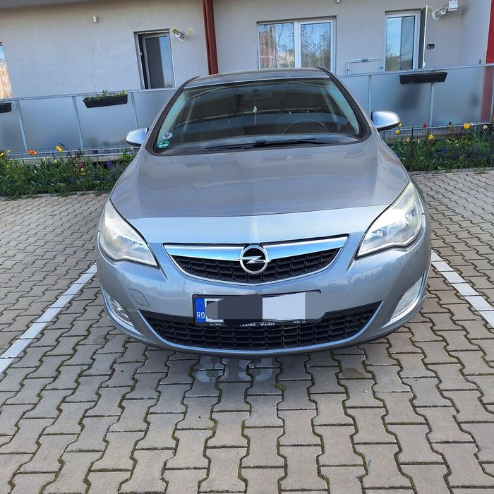 Opel astra j benzină