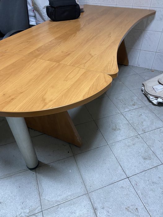 Офис бюро- шефска маса