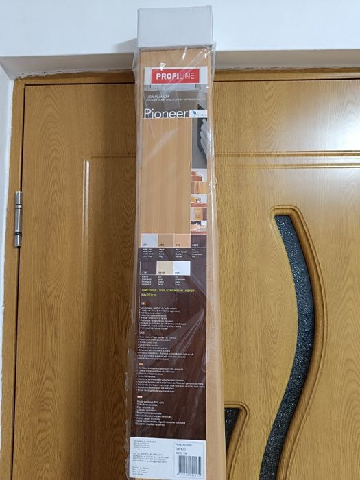 Vând 2 uși culisante . Dimensiuni  84 ×203 . Culoare stejar.