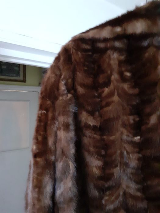 Haina blana nurca marimea 44