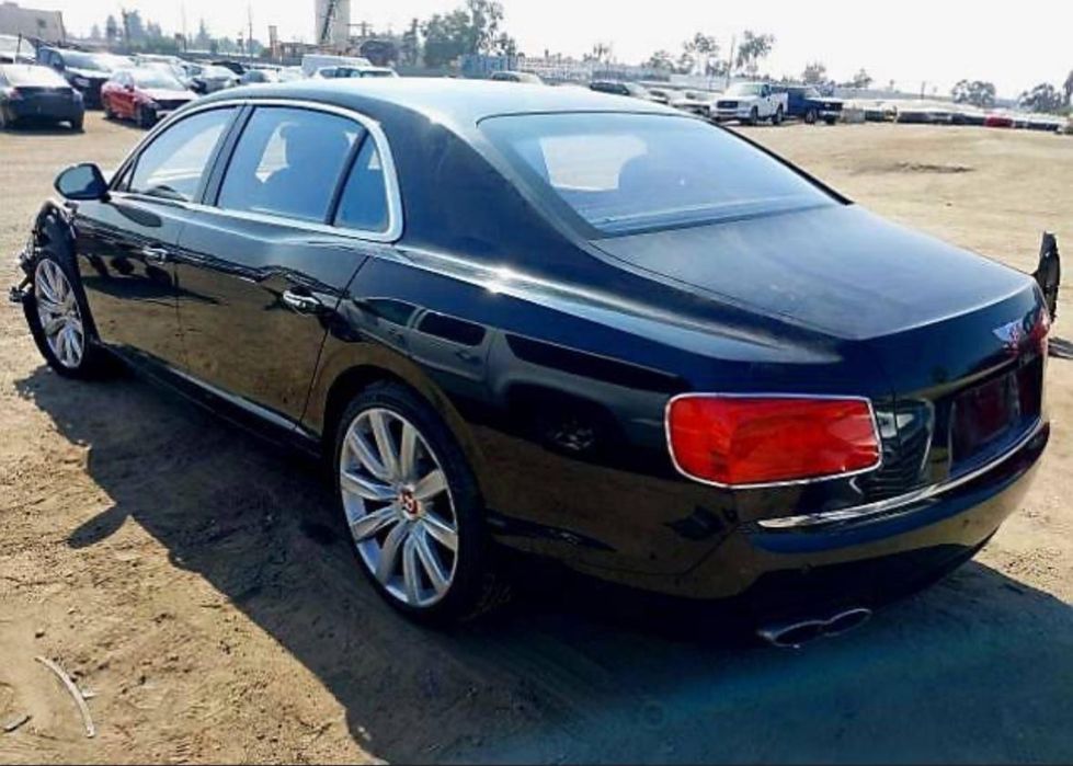 Vand Bentley Flying Spur Avariat