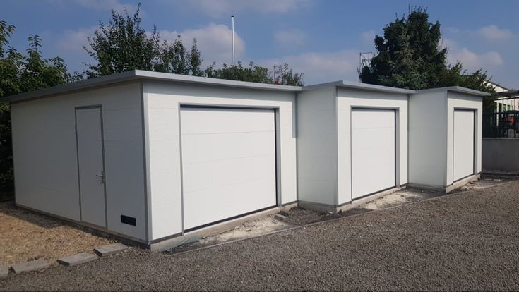 Executam garaje metalice cu panouri sandwich