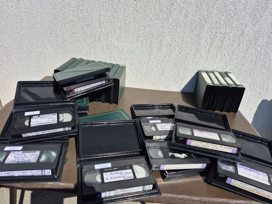 Vand lot 25 casete video de 195 minute  pentru reinregistrare 

- HQ

- MESE