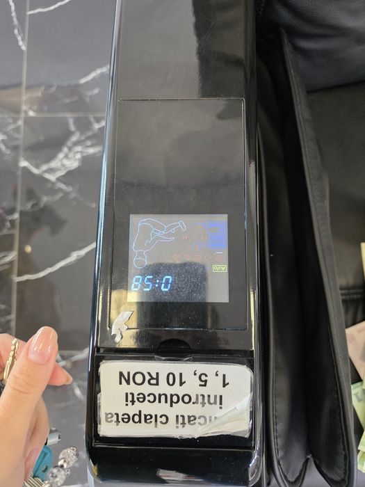Scaun de masaj cu acceptor de bancnote