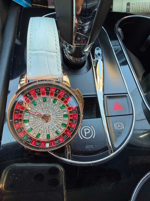 Часовници Топ - Casino Roulette, Bolt Zeus, Rolex, Corum и др.