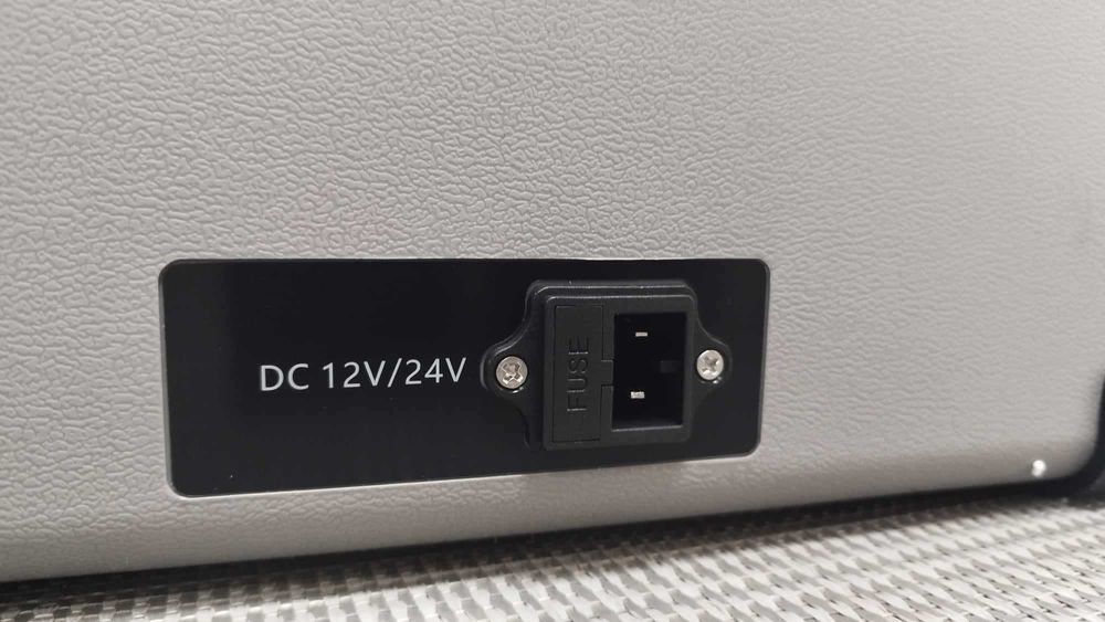 НОВ!Компресорен хладилник с фризер VEVOR 55л. Захранване 12V и 220V.