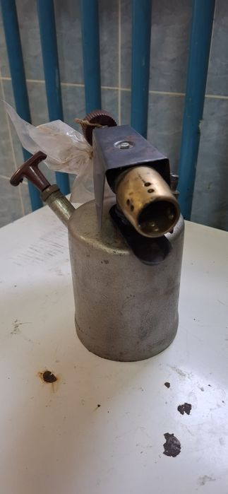 De vanzare trusa scule , pompa de benzina,nicovala de cizmarie