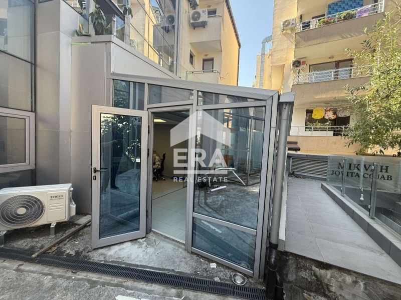Ексклузивен партерен офис за продажба, със зимна градина, в нова тухле
