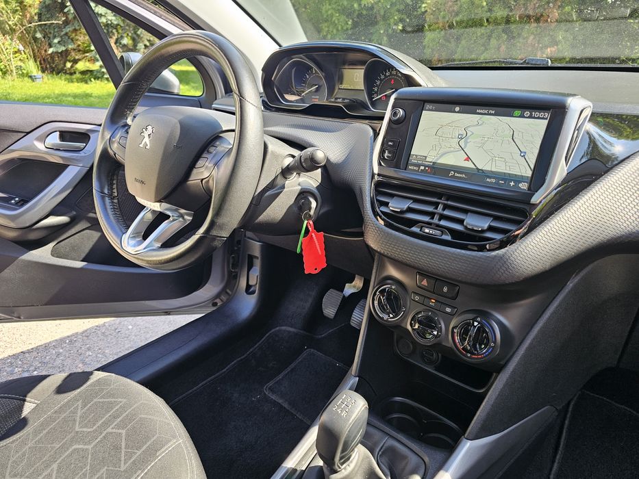 Vand  Peugeot 2008 1.2 PureTech | Panoramic, Navi, Euro 6 | 2017